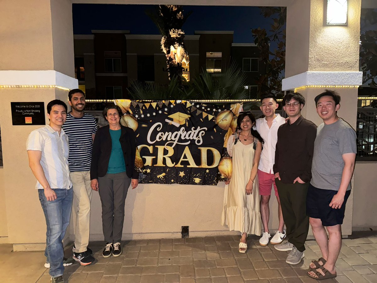 purviparwani's tweet photo. Graduating fellows last Hooray
I cooked
We ate
We laughed
We cried
We an evening together in their honor.
#LLUHeart https://t.co/5AutXotE8m