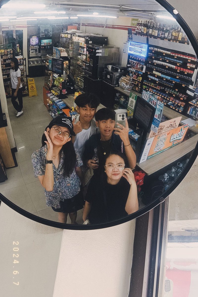 jesssasmiley's tweet photo. Us https://t.co/DsgeYsEloA