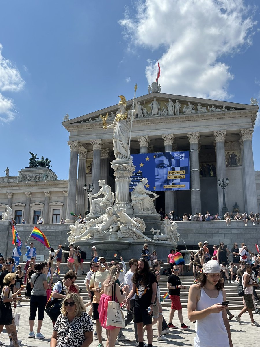 Christian Grønbech-Jensen 🇩🇰 (@dkambvienna) on Twitter photo Today the 🇩🇰 Embassy joined #DiplomatsforEquality <a href="/ViennaPride/">Vienna Pride</a> to celebrate love, equality & diversity!
❤️🧡💛💚💙💜
🌈🇦🇹Happy #ViennaPride🏳️🌈🏳️⚧️
#HumanRightsForAll #LoveIsLove #YouAreIncl Today the 🇩🇰 Embassy joined #DiplomatsforEquality <a href="/ViennaPride/">Vienna Pride</a> to celebrate love, equality & diversity!
❤️🧡💛💚💙💜
🌈🇦🇹Happy #ViennaPride🏳️🌈🏳️⚧️
#HumanRightsForAll #LoveIsLove #YouAreIncl