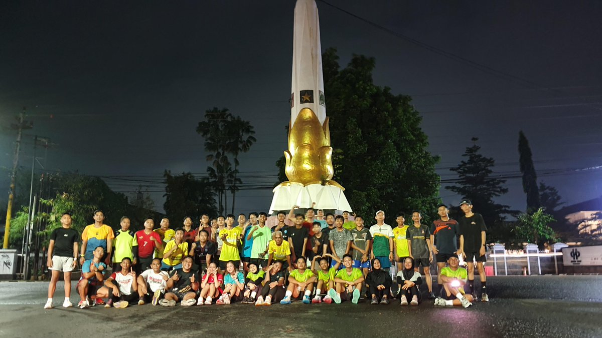 WulansariShinta's tweet photo. banyumasrunners...
kompak sedulur"RUN" https://t.co/sjk05SNntY
