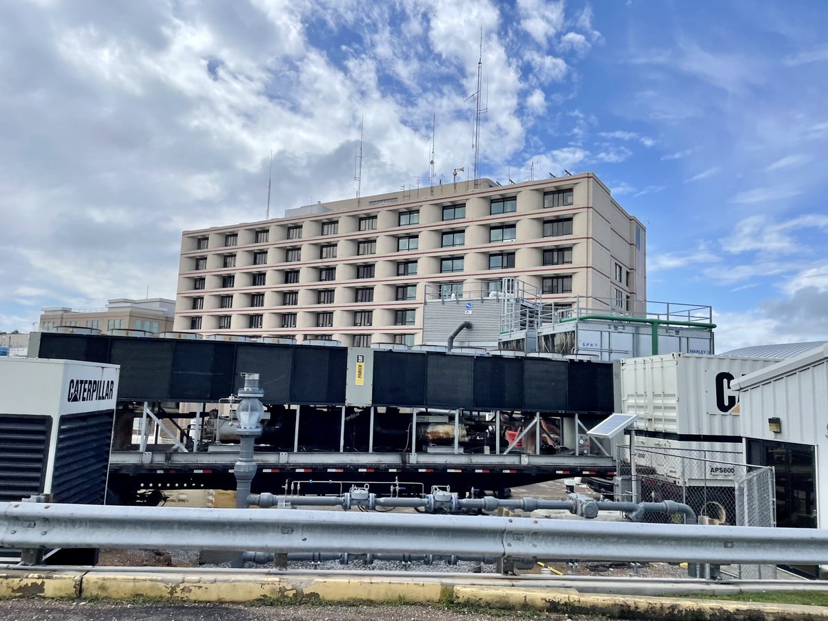 FabickCat's tweet photo. No matter how big the job, we've got your back!
Check out our Fabick Power Rental team providing 400 tons of cooling for a local hospital while their power supply is being replaced!
#notimefordowntime https://t.co/p2lQmLtMVs