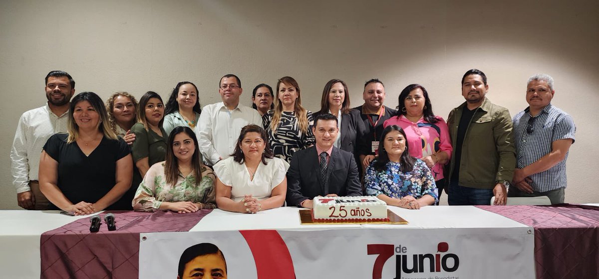 AsociacionJunio's tweet photo. #Renovación, #Reconocimiento e #Inforne
La Asociación de Periodistas y Comunicadores 7 de Junio conmemora 25 años de su fundación
En el marco del Día de la Libertad de Expresión, rinde protesta el periodista Jesús Bustamante como presidente para el periodo 2024-2026. https://t.co/ylEHfFuubv