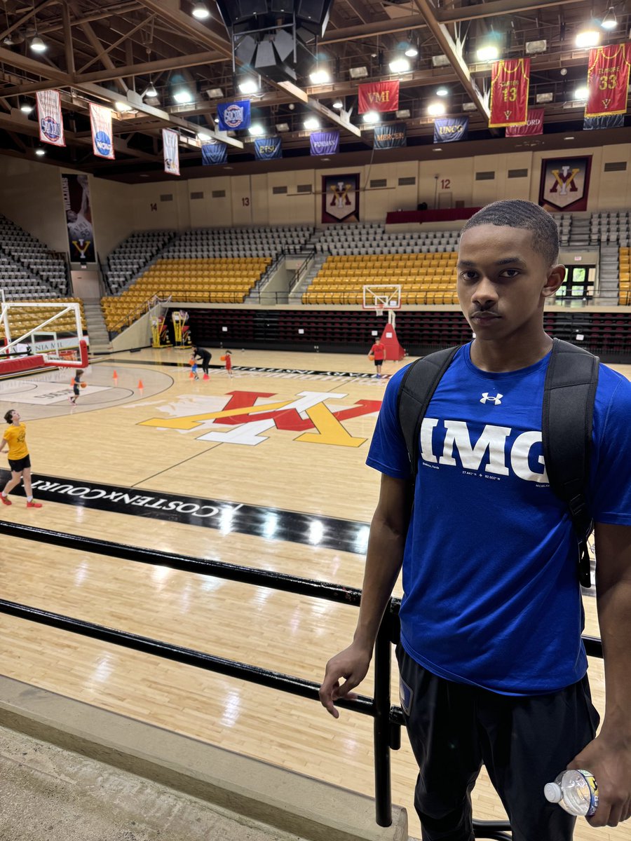 Thanks <a href="/AF_Wilson/">Andrew Wilson</a> @CoachPFoote @XavierSilas for a good workout today and for the words of advice.
<a href="/KevinDux4/">Kevin Dux</a>