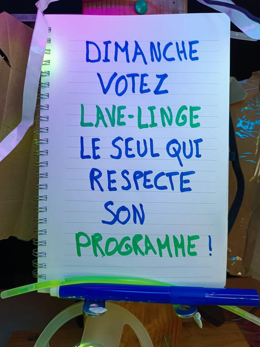 Catherinekat4's tweet image. je glisse ça là
