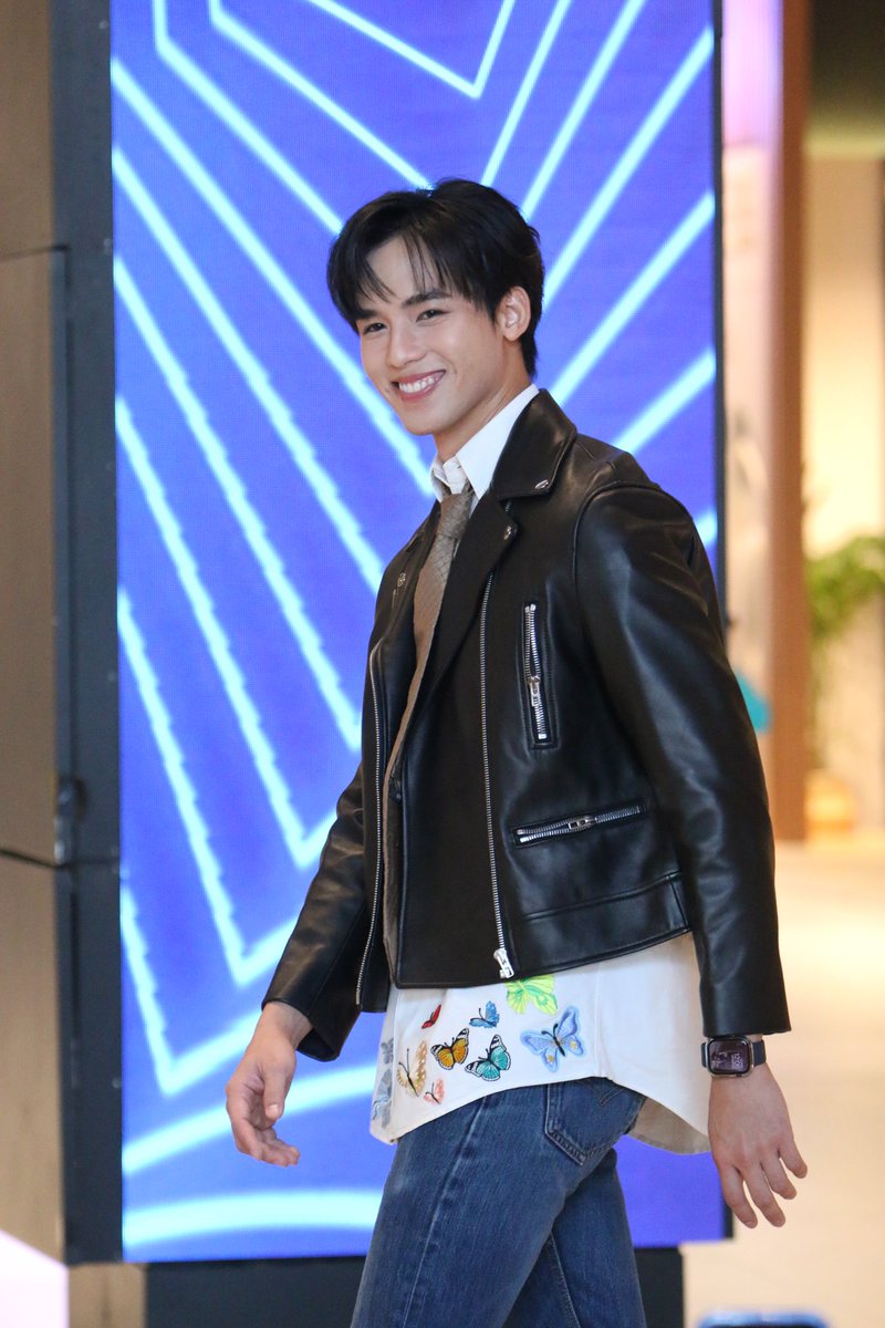 โควิดอาจทำให้ปอดพัง แต่รักเธอจังจะทำยังไงดี 🤪

#GuccivisionsxFluke
#FlukePongsapat
#ฟลุ๊คจ์พงศภัทร์
#JUFJUFFLUKE