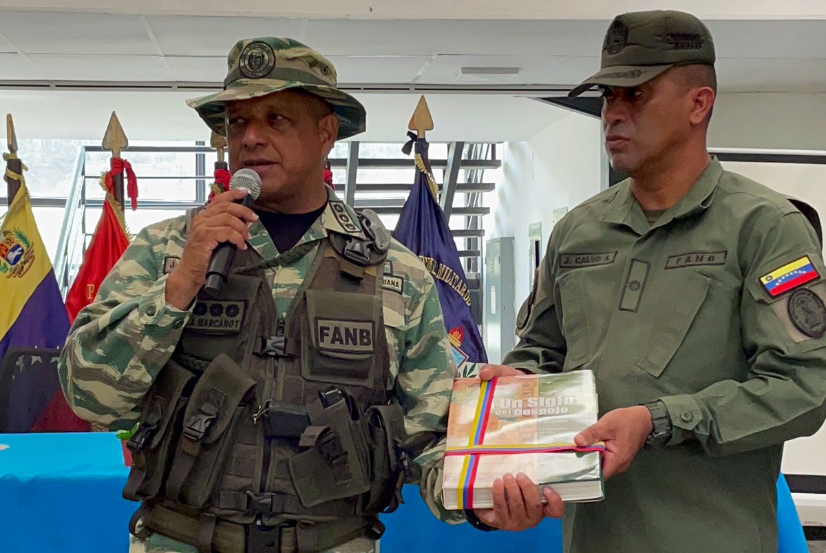 opermarcano4's tweet photo. Cumpliendo instrucciones de mi GJ @vladimirpadrino, visitamos la @AMOTHCH ,creación de la Revolución Bolivariana para la defensa de la Patria. Es admirable ver el arduo trabajo y preparación de los jóvenes que serán futuros líderes de nuestra #FANB. 

¡Academia Militar de Oficiales de Tropa CJ Hugo Rafael Chávez Frías, NADA NOS DETIENE!