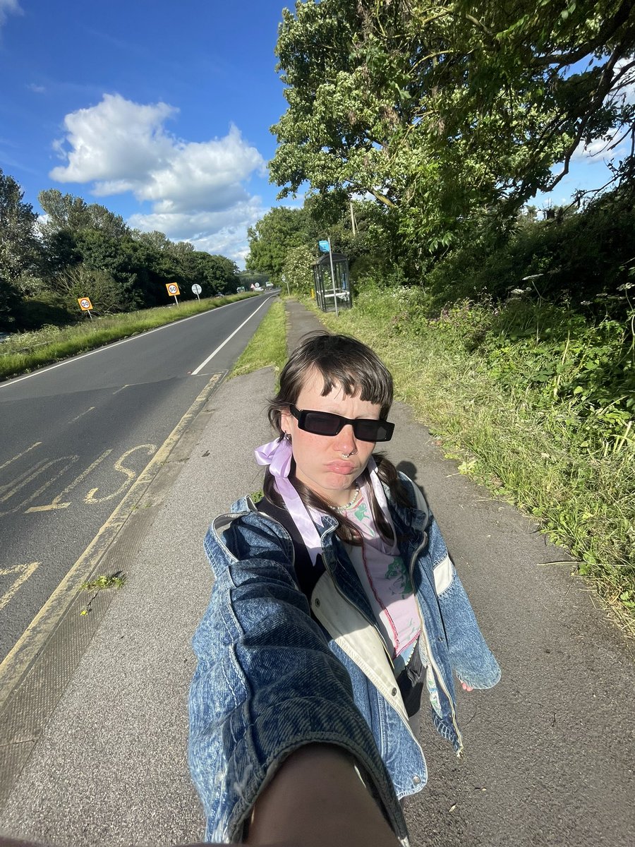 Someone pick me up 👍 #hitchhiker #getinloser #bitchesknowtheycantcatchme 🏎️