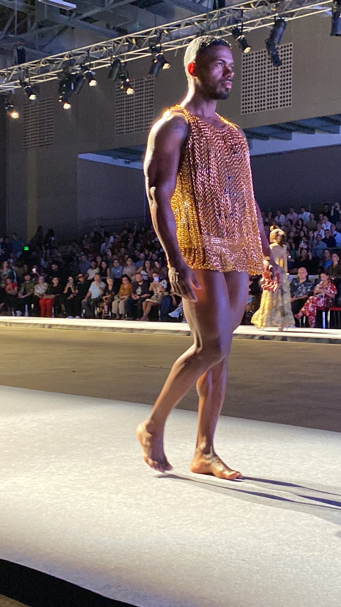 soyjsebas18's tweet image. Pasarela del diseñador Colombiano radicado en Miami #ReiGiraldo en #DistritoModa