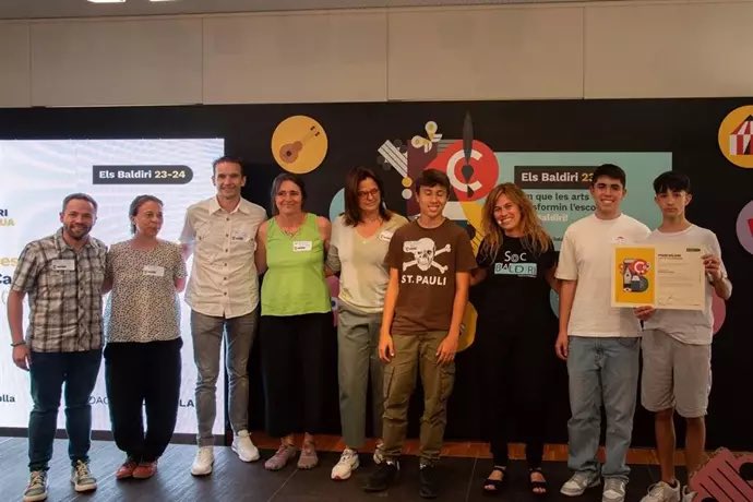 inscanoriac's tweet photo. Els centres educatius han de ser centres de creació i difusió cultural, referents al barri, a la ciutat i al poble. La comunitat educativa els ha de reivindicar com a espais reals de democràcia cultural i artística.
Premi #EscolaTransformadora #ElsBaldiri2024 @FundacioCarulla https://t.co/mYv1uSoZxL