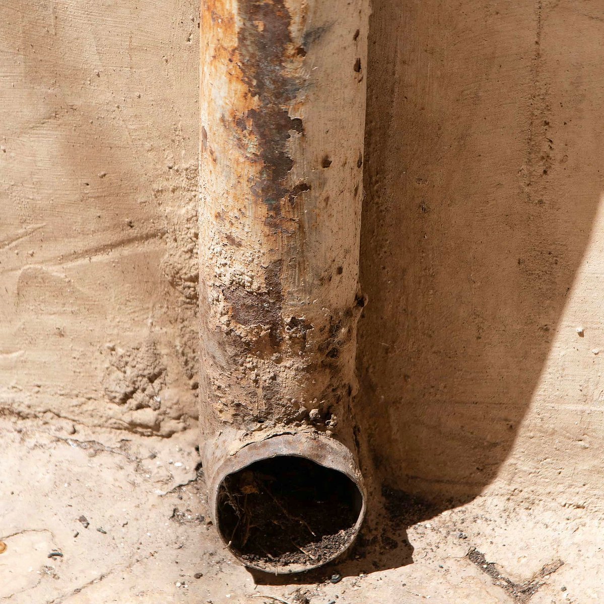 refs_sm's tweet photo. An aged, corroded pipeline that is no longer functional and is in need of replacement.

#ref #reference #artreference #rust  #artist #texturereference #texturethings #oldbuildings #moss #3d #refs #blender #fyp #digitalartist #blender3d  #scifi  #3dart #details #rustything https://t.co/SRhoGQQ7kL