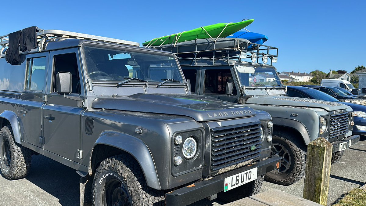 GeoPCsUK's tweet photo. @Syndicate  got some Land Rover defenders for you here in Nefyn 😂 parked up nice + got a nice view with it 

Hope all is well mate https://t.co/1OICQNcKsQ