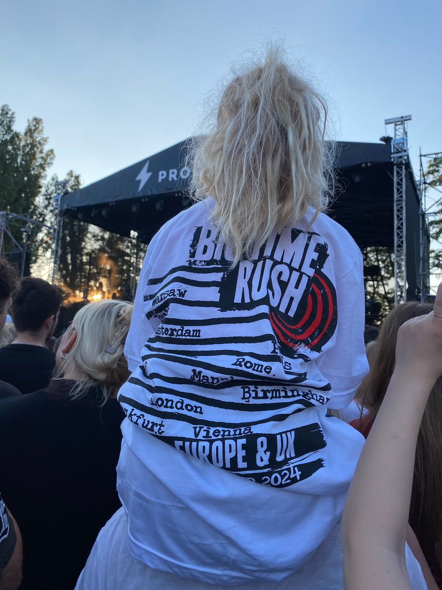 laurkazpodworka's tweet photo. moje ulubione zdjecia z koncertu 😻😻#bigtimerush #btrwarsaw #bigtimerushwarszawa https://t.co/rPb0qh1SBA