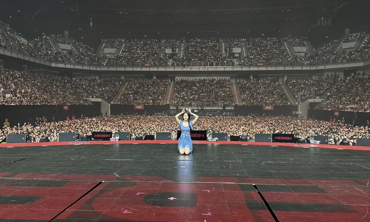 _IUofficial's tweet photo. #아이유 #IU
#HEREH #IU_WORLD_TOUR https://t.co/Kk3dIsxPkt