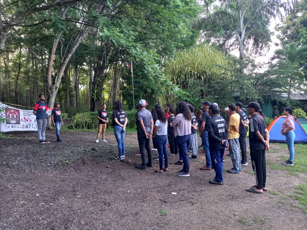 Nuestra juventud del <a href="/BloqCentroOccid/">BloqCentroOccidental_MRT</a>  siendo ejemplo de vanguardia, Dio inicio a su 1er encuentro con la entonación del hermoso himno de <a href="/TupamaroMRT_/">Movimiento Revolucionario TUPAMARO Vzla.</a>  y palabras de nuestro Res Nal De la Juv <a href="/kilverAparicioB/">Kilver Aparicio</a>

¿Y la juventud dónde está?
¡Apoyando a @Nicolas!
<a href="/WBenavides_MRT/">Williams Benavides</a>