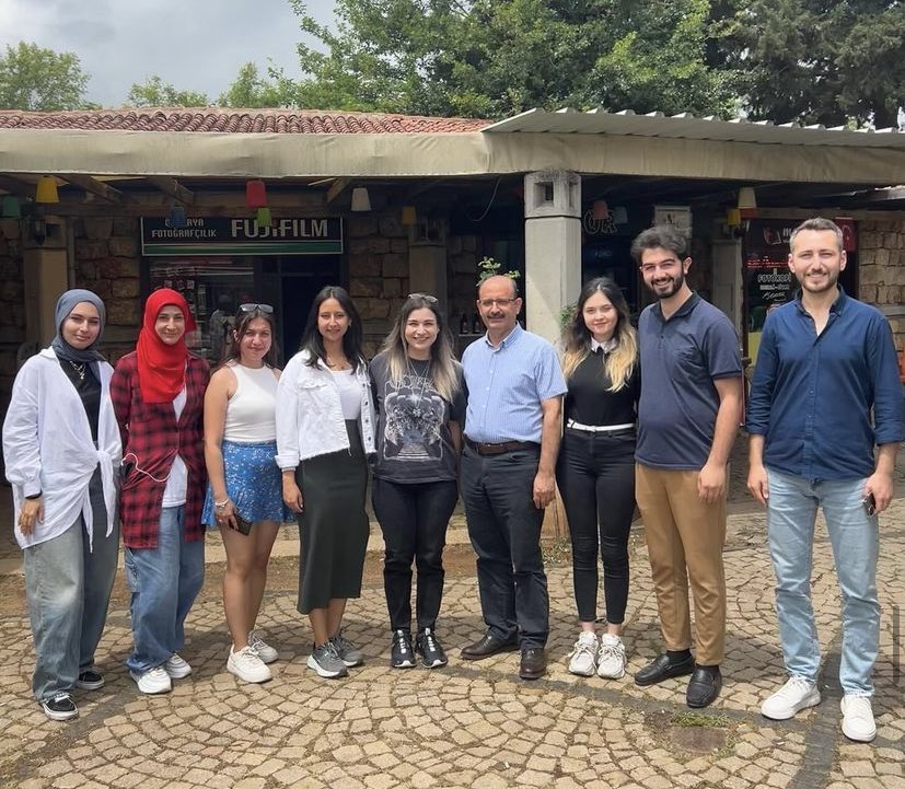 akdenizcid's tweet photo. Üniversite Rektör Yardımcımız Şükrü Özen ile Olbia çarşısında çay eşliğinde çok güzel vakit geçirdik https://t.co/WcSEu0sB2t