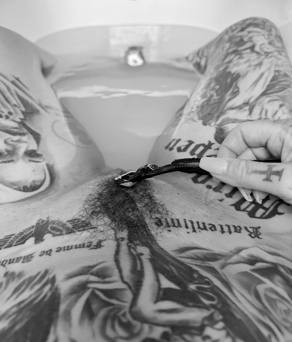 Abrasieren oder stehen lassen? Antworte mit &bdquo;Ja&ldquo; oder &bdquo;Nein&ldquo; https://t.co/h8YW4fOF2G<a href="/tag/camzeiten"class="tags"><span>#camzeiten</span></a><a href="/tag/verf%C3%BCgung"class="tags"><span>#verf&uuml;gung</span></a>