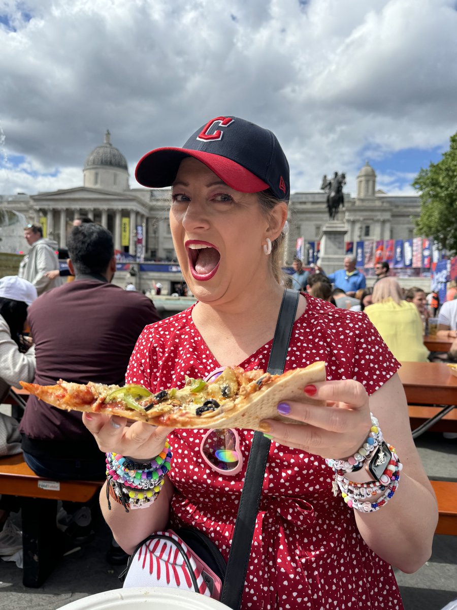 AmyHarber's tweet photo. um @gabbgoudy @BaseballGabb @notsocooljules why are you not here?!?? this is beyond awesome #mlbtakeover #londonseries https://t.co/zmjYDnrabK