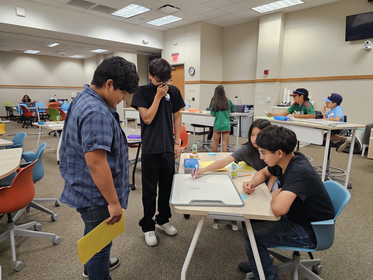 MarlenGlz53's tweet image. Summer MEP STEM Camp for our middle school students is off to a great start. #migranted #summercamp  @R13Multilingual