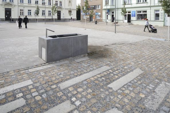 lendskejp's tweet photo. 🏆Mezi náměstími přihlášenými do letošní České ceny za architekturu najdeme např. Komenského náměstí v Dobříši od FAM Architekti, Mendlovo náměstí v Brně (Chybik + Kristof, M. Palaščak, Z. Sendler), Karlovo náměstí v Třebíči od Ateliéru RAW nebo Tachovské náměstí v Praze od OVA. https://t.co/uuQAfLpeiO