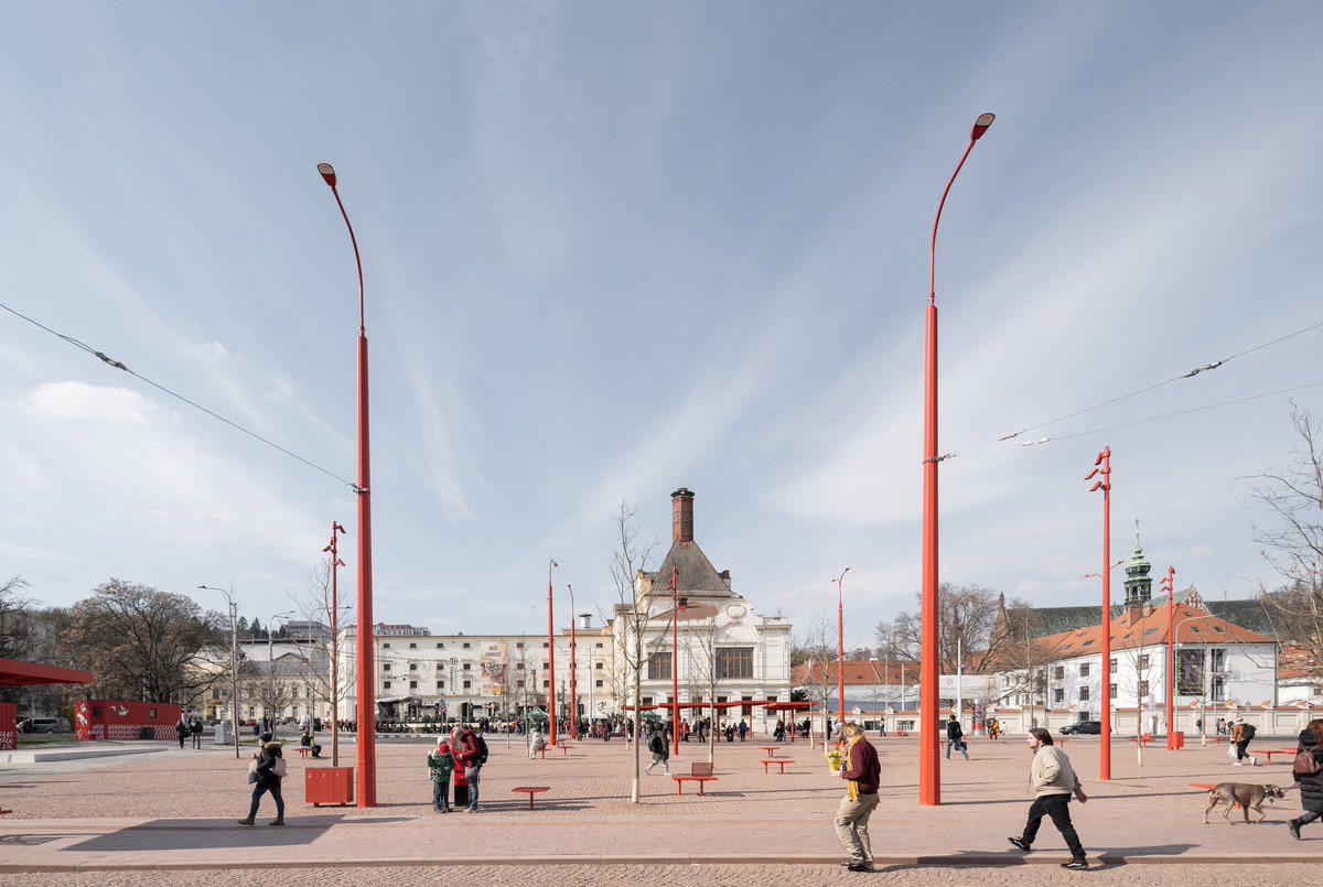 lendskejp's tweet photo. 🏆Mezi náměstími přihlášenými do letošní České ceny za architekturu najdeme např. Komenského náměstí v Dobříši od FAM Architekti, Mendlovo náměstí v Brně (Chybik + Kristof, M. Palaščak, Z. Sendler), Karlovo náměstí v Třebíči od Ateliéru RAW nebo Tachovské náměstí v Praze od OVA. https://t.co/uuQAfLpeiO