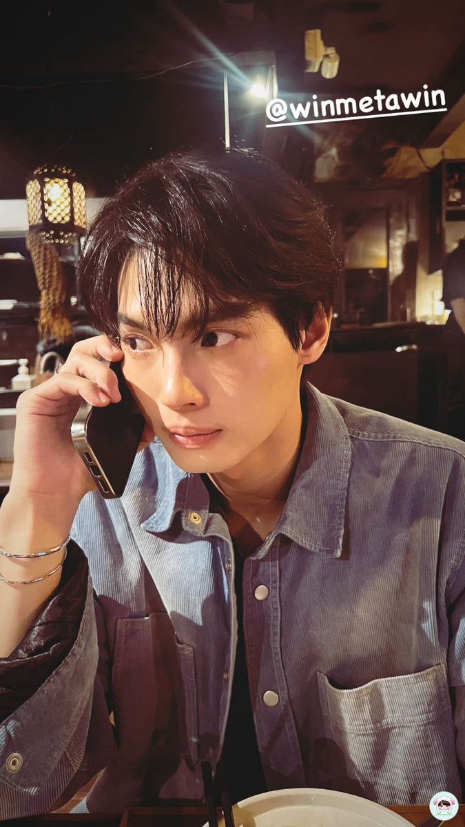 Masih memandangi winme! sambil berpikir.. ini kalo di cium, merah pipinya ga ya??