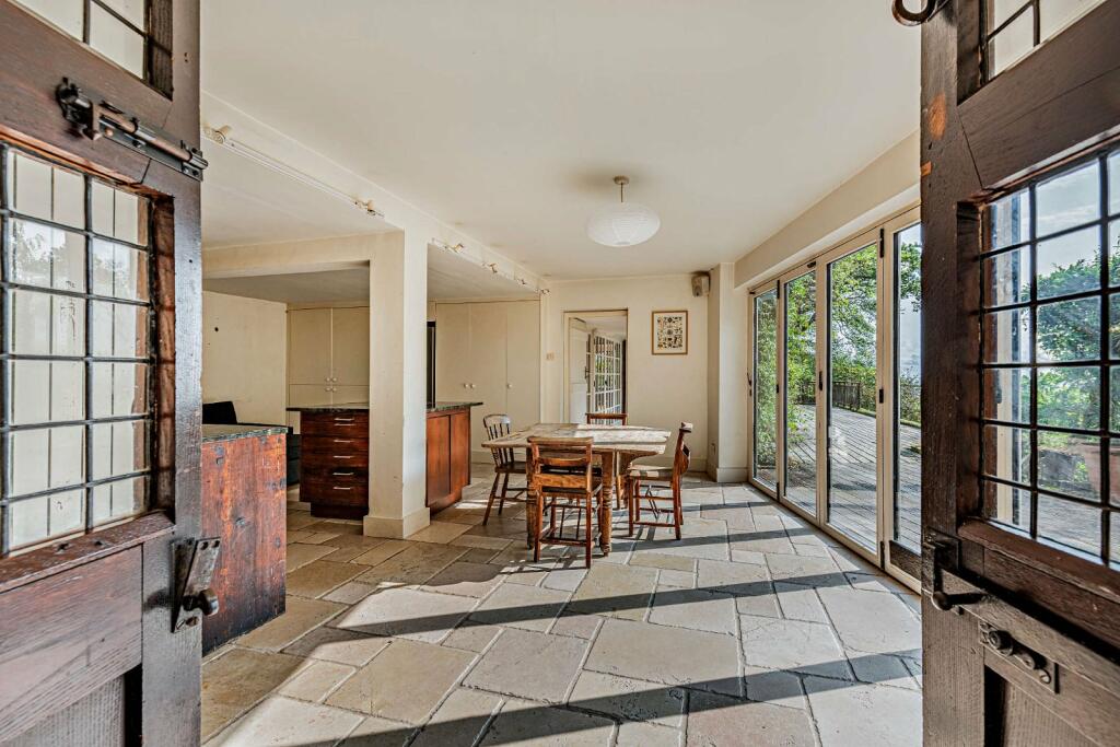 BlueDoorUK's tweet photo. New Property Available!
Haslemere, GU27
This stunning detached property is a beauty surrounded by delightful woodland in a highly desirable and secluded location in one of Haslemere’s most sought after residential roads!
https://t.co/1NhJmEupBR
#Haslemere #AvailableProperty https://t.co/wrv3wxM7qe