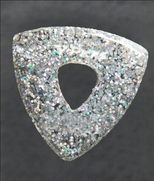 mdrigrs's tweet photo. 最近はあまり店頭で見掛けなくなったV-PICKS
知人から頼まれて、取り寄せることになった
The Bullはホログラム入りで
Psycho Shredderは厚さ5.85ミリ
注文してから発送連絡が来るまで、なんと4時間✨
国際郵便は配送中の事故や不達もあるので
無事の着荷を願うばかり🙏
#VPicks https://t.co/Mft4WH9oB6