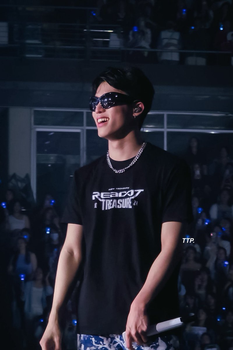 tyffyfiify's tweet photo. ไอ้เราใส่แว่นแล้วเท่ซะด้วย 😎

#TREASURE_REBOOT_IN_BANGKOK
#PARKJEONGWOO #박정우 
#TREASURE #트레저 https://t.co/oMFdbSPwgn