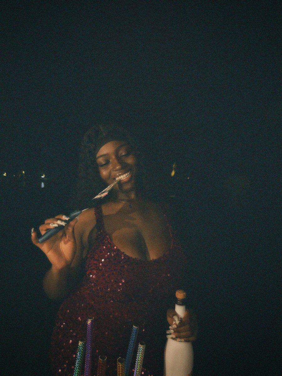 n_ayimaa's tweet image. 06/06✨