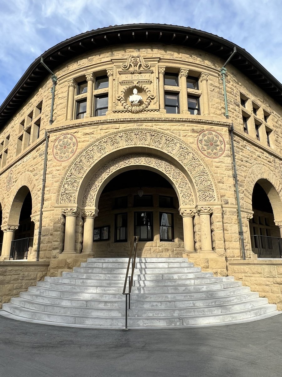 bidefde's tweet photo. Die @Stanford Uni. Überwältigende Atmosphäre und faszinierendes akademisches Leben. Nur ist beschämend, dass im frühen 19. Jhdt., als viele Chinesen nach Kalifornien auswanderten, der Gründer der Uni, Leland Stanford, diese Menschen noch als "minderwertige Rasse" bezeichnete https://t.co/djy9kd7GUt