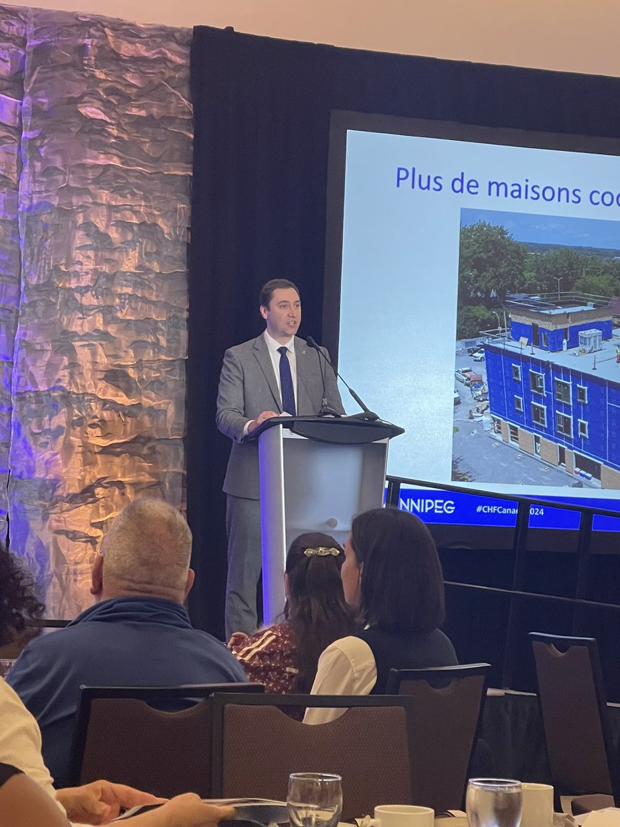 “This program is a bright light in what has been difficult times” <a href="/CHFCanada/">CHF Canada</a> ED <a href="/TimoRoss/">Tim Ross</a> addresses members at the AGM #chfcanada2024 

chfcanada.coop/co-operative-h…