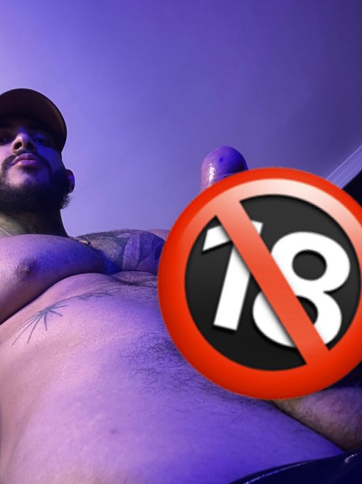 I'm giving away a free video to anyone who subscribes now! 🔞🎁  https://t.co/Wy9fRe7mmA https://t.co/