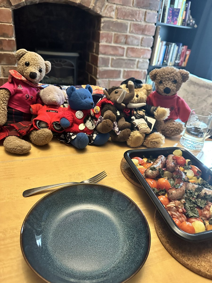 Oh wow! Look <a href="/beerbear21/">Samuel Bear</a> . <a href="/RedditchMammoth/">Milly the Mammoth</a> made us a sossidge  casserole!