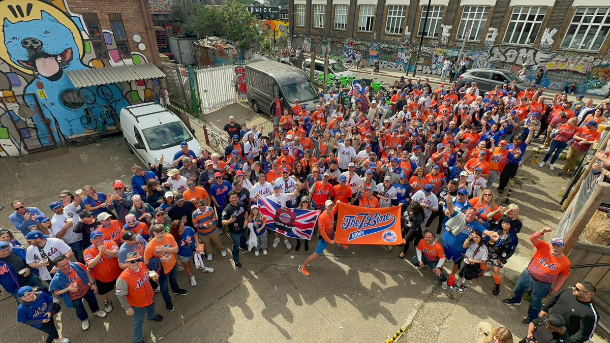 The7Line's tweet photo. Thanks to @MrMet and @mrsmet for the escort to London Stadium. #LGM #MLBLondonSeries #LetsGetThisWin https://t.co/Oy9uA1u2id