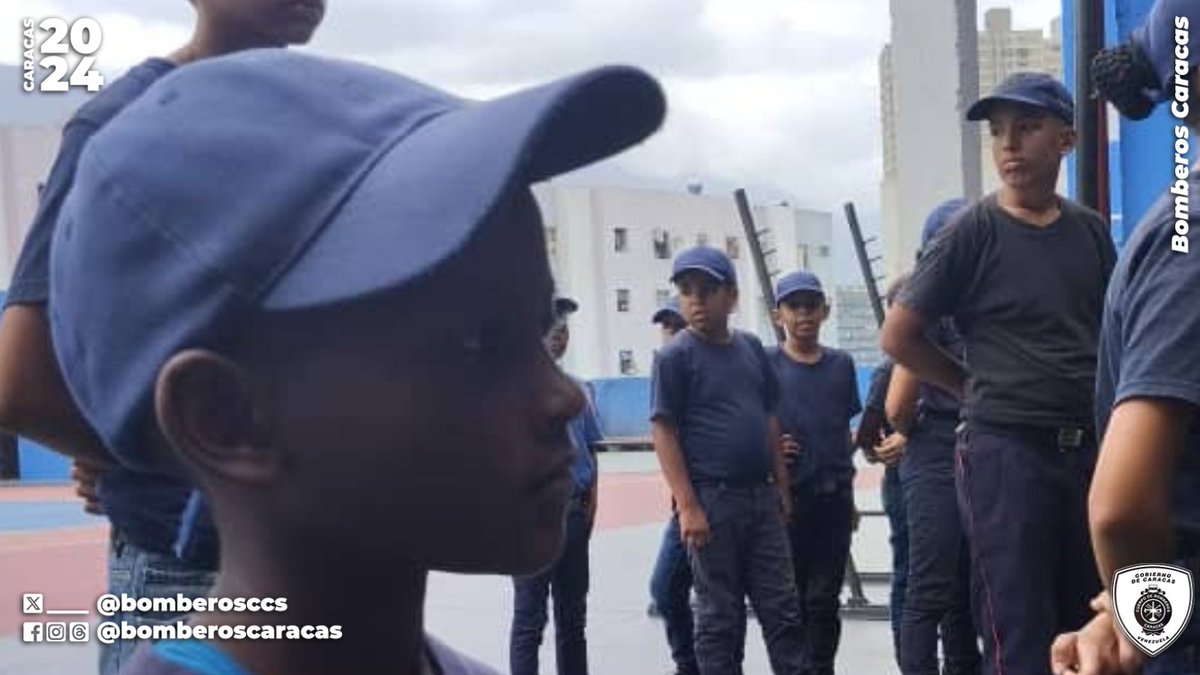 #08Jun Desde el Cuartel Central de los <a href="/BomberosCcs/">Bomberos de Caracas</a>,  El <a href="/FBomberos/">FONBE (Oficial)</a> (FONBE) realiza entrega de uniformes a la Brigada Infantil Juvenil Santiago León de Caracas.
<a href="/NicolasMaduro/">Nicolás Maduro</a>
<a href="/Nahumjfernandez/">Nahum Fernandez</a>
<a href="/cperezampueda/">cperezampueda</a>
<a href="/gestionperfecta/">Carmen Meléndez</a>
<a href="/CeballosIchaso1/">@FuerzaDinamica Remigio Ceballos Ichaso</a>