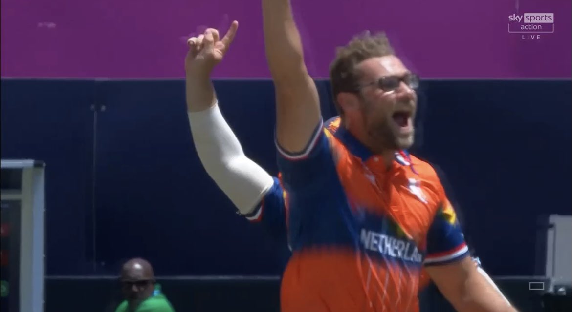 sai_whispers's tweet photo. Another shocker of #T20 World Cup loading ???
#Netherlands stuns #SouthAfrica with 3-3(2.3)
#T20IWorldCup2024 #NEDvsSA #SAvsNED #CricketinUS #CricketinUSA https://t.co/YRrD3K8VAj