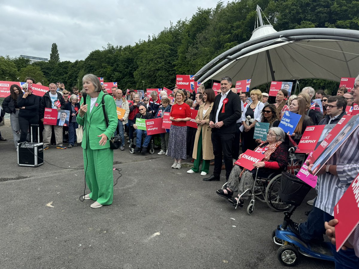 l_blake's tweet photo. Fantastic to have @RachelReevesMP @HarrietHarman and @helenhayes_ in Basingstoke today (and v weird to see them in my local park!) This town deserves a @UKLabour MP and @LukeMLabour will be brilliant #voteLabour https://t.co/CbhFCfVjvN