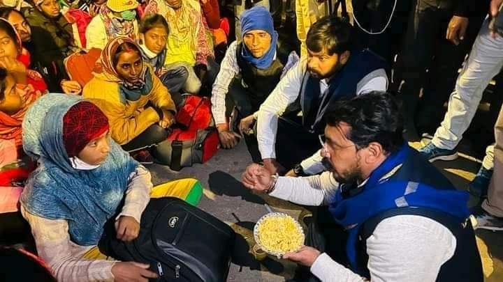 #SSCGD2018 के युवाओं के दिल्ली जंतर मंतर पर आंदोलन को बड़े भाई <a href="/BhimArmyChief/">Chandra Shekhar Aazad</a> ने जमीनी स्तर पर  जाकर नई दिशा देने पर
एसएससी जी डी 2018 के 55 हजार युवाओं के परिवारों की ओर से बड़े भाई <a href="/BhimArmyChief/">Chandra Shekhar Aazad</a> को जीत की हार्दिक शुभकामनायें
उम्मीद है की इन युवाओं को भी न्याय मिले
