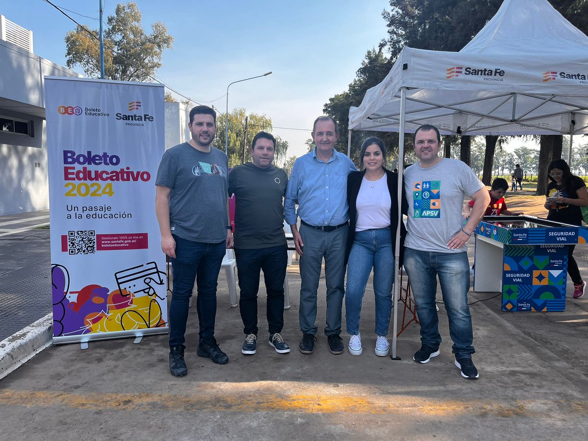 GastaNoyjovich's tweet photo. La copa del mundo llegó a Recreo🏆🙌🏽

📌 Estuvimos presentes con el stand destinado a las juventudes, para facilitar trámites, conozcan los programas del gobierno de Santa Fe y se diviertan! https://t.co/rE8vWlgRwW