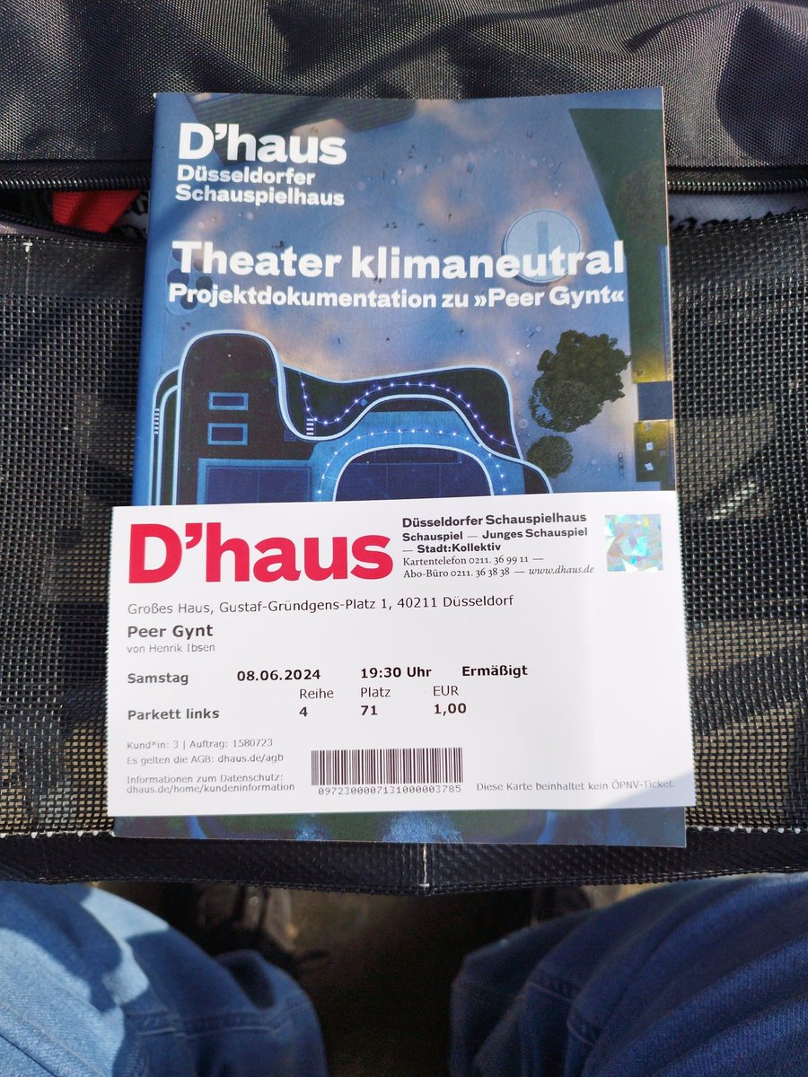 HuebnerMobil's tweet photo. Angekommen in #Düsseldorf im #DHaus. Wieder mal #Theatersucht. https://t.co/sn08E7yKl5