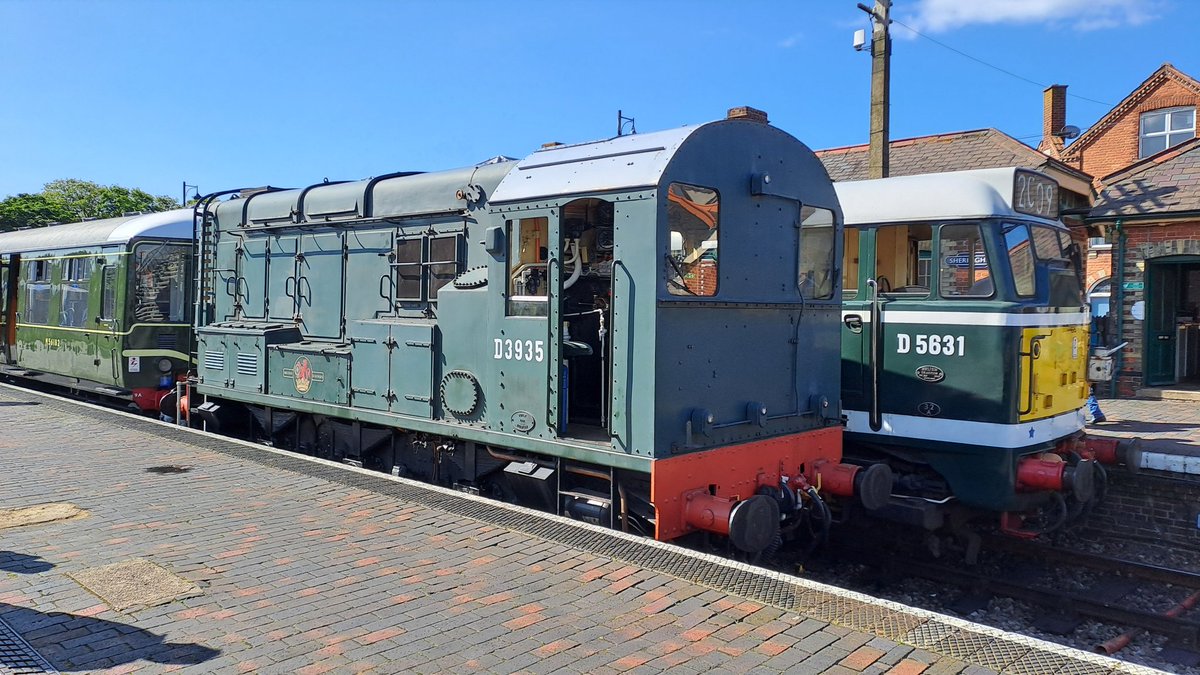 Sarah Corke (SarahWithTheTrains) tweet media