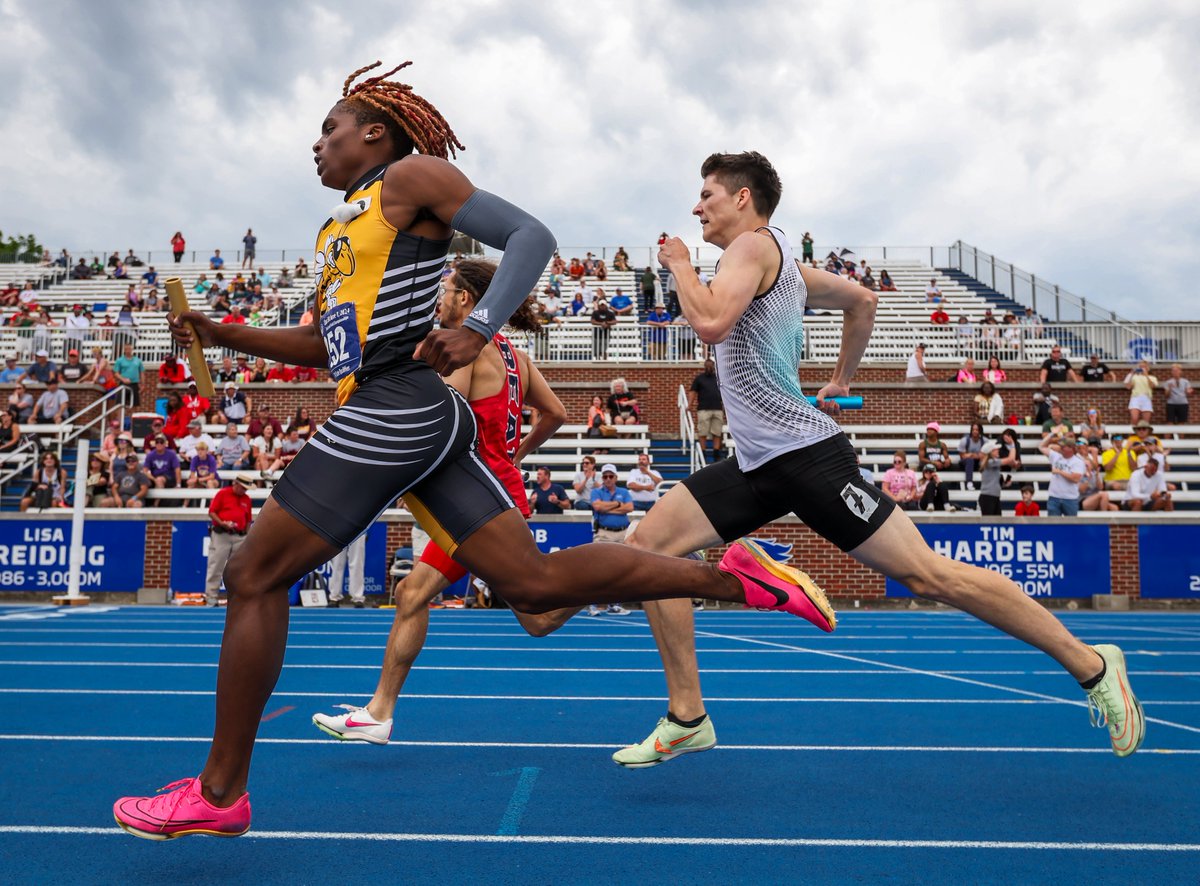 🏅 Photos of KHSAA Class 3A &amp; 1A State Championships are available. 

📷 Check out all the excitement at jenniferschoenegge.com/Louisville-KY-…

Class 2A will be available soon.  

#LouisvilleSportsPhotographer #jschoeneggephotography #KyMileSplit #KHSAA #khsaatrack #khsaatrackstatemeet