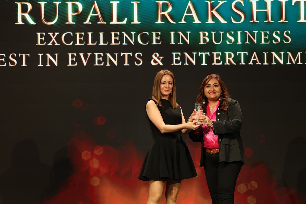 gulfnewsplus's tweet photo. Mehak Taneja, Head of Sales at Gulf News, presents Rupali Rakshit with Excellence in Business - Best in Events & Entertainment award
https://t.co/9jhcHvU8nV
#ExcellenceAwards2024#GulfNews #BeingShe https://t.co/reoOL4AVyh