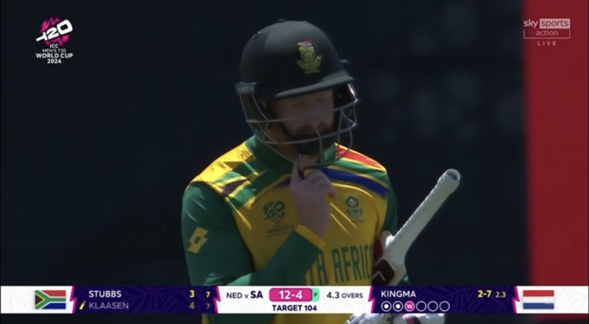 sai_whispers's tweet photo. #Kingma dismisses #Klaasen in a stunning delivery π₯π₯π₯
Absolute madness π₯π₯π₯
#RSA - 12 - 4(4.3)
A Wicket maiden in a defending match for #Kingma
#T20IWorldCup2024 #NEDvsSA #SAvsNED #CricketinUS #CricketinUSA https://t.co/PUusXumIDV