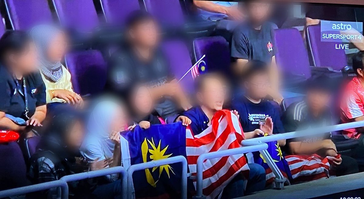 shuttle_tiger's tweet photo. Hujan di Singapura, Pelangi di Jakarta 💪

#STGR #DemiMalaysia https://t.co/IFR2ZqDx3I