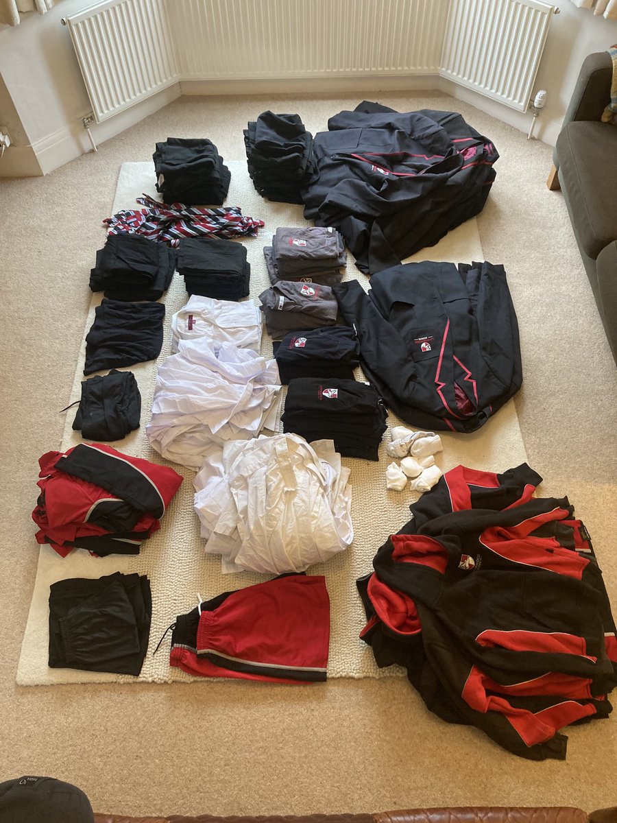 lawnswoodschool's tweet photo. Calling all parents & carers of Y11 students! If your child's uniform still has some life left in it, please donate it to our pay-as-you-feel #Sustainability shop -clean items may be left in the donation bin in student reception. Thank you #AvoidLandfill #Community https://t.co/hw9CAw4NXX