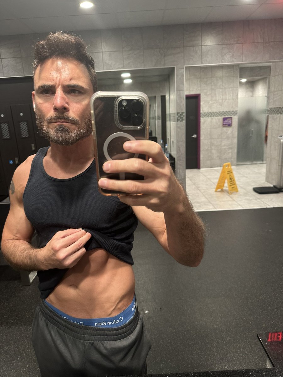 JohnnyKashmere's tweet photo. #Veinity
For once, there was no VAIN MAN taking shirtless selfies in the Men’s LockerRoom…
sooooo
…this VEIN MAN had no choice but to step up! 🆙.
#VeinMan #Vanity https://t.co/p65IUq0DGT