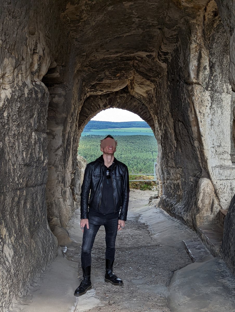 MasterDarkMond's tweet photo. Weekend wanders...Burg Regenstein in sachsen-anhaltischen Landkreis Harz, Deutschland. Medieval times always reminds me of leather, gloves, chain mails, boots, whips...you know all the sexy gear

Español en comentarios 🙃 https://t.co/eYUpR84bYt
