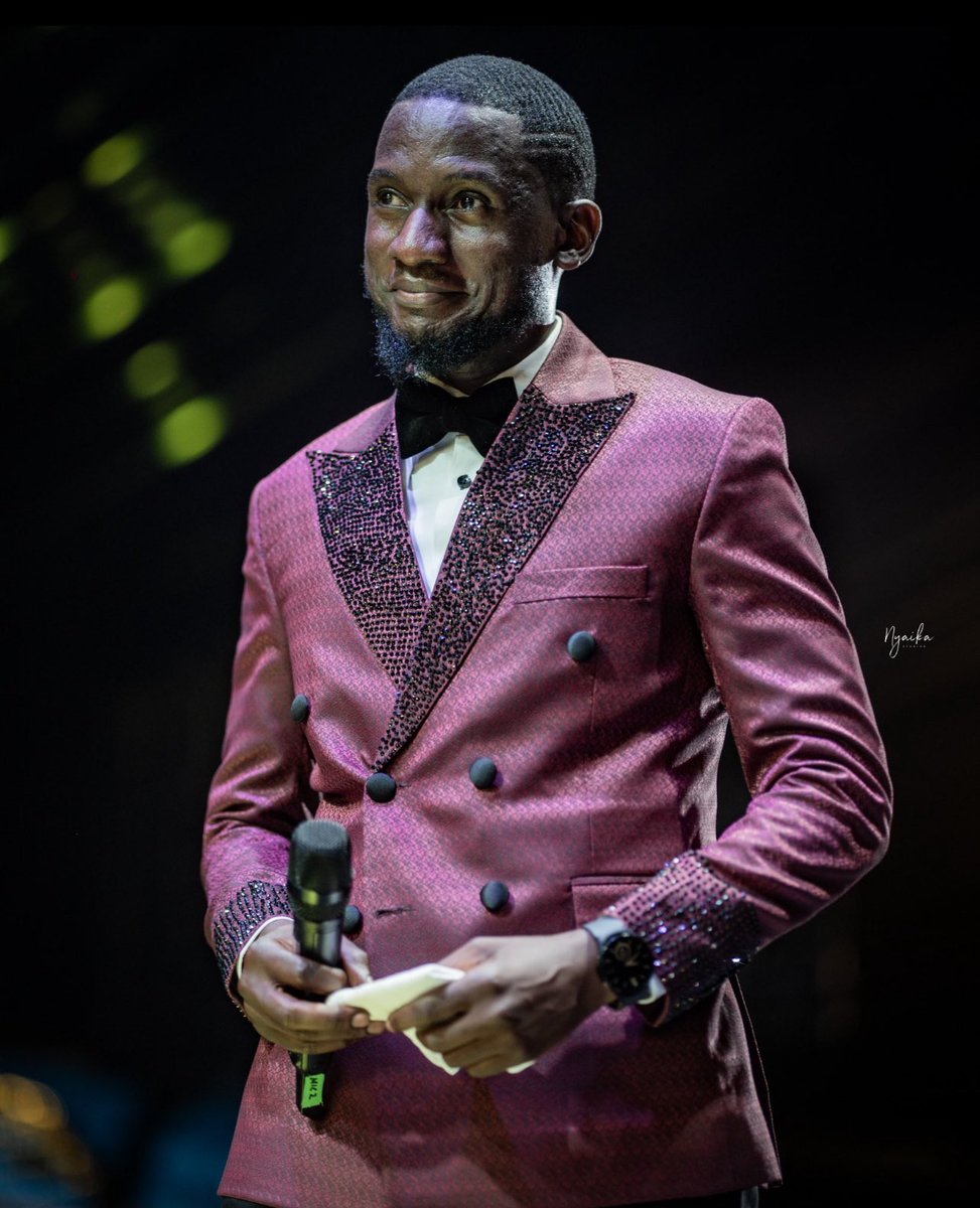 FaithNabaggala's tweet photo. Tip on how to wear a suit: Leave the last button undone.  

@mkiboneka got it just right 👌🏾

@nyaika256 on the 📸 https://t.co/iMYOi0BNB0