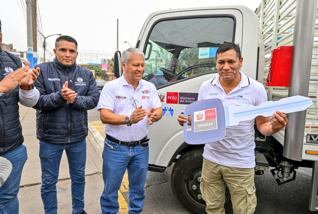 MinamPeru's tweet photo. 📢 A la actividad también se hicieron presentes el coordinador de la Unidad Ejecutora 003, Juan Pillco; el alcalde de la Municipalidad de Ancón, Samuel Daza; además de regidores y miembros de la comunidad. https://t.co/vSoSXl2G0q